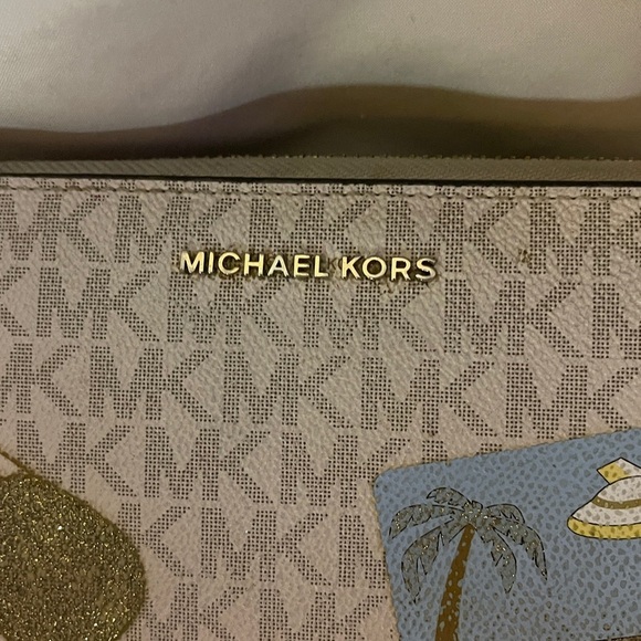 MK Travel Wallet and Wristlet Favorite MK design - Picture 2 of 6